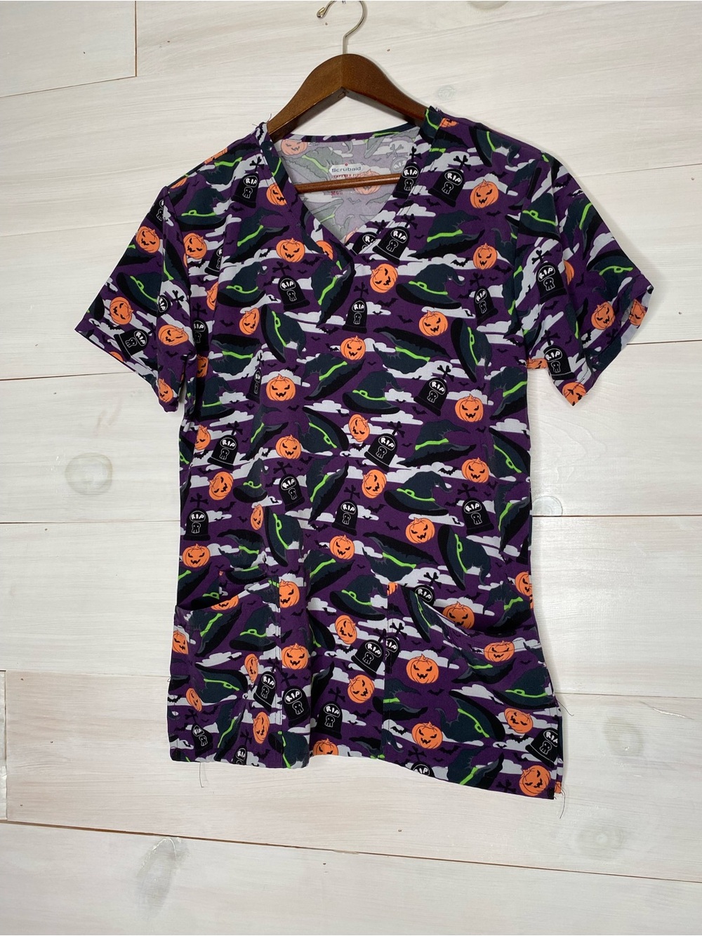 Scrubaid Halloween Spooky Pumpkins Gravestones Witch Hats Scrub Top M 10-12